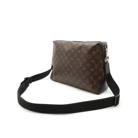 Pre Loved Bottega Veneta Louis Vuitton Discovery PM Crossbody Bag Monogram - Picture 2 of 8